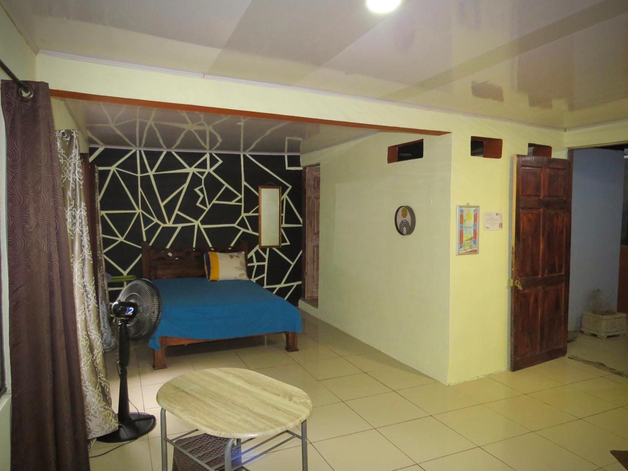 House La Rose Second Floor Apartment *